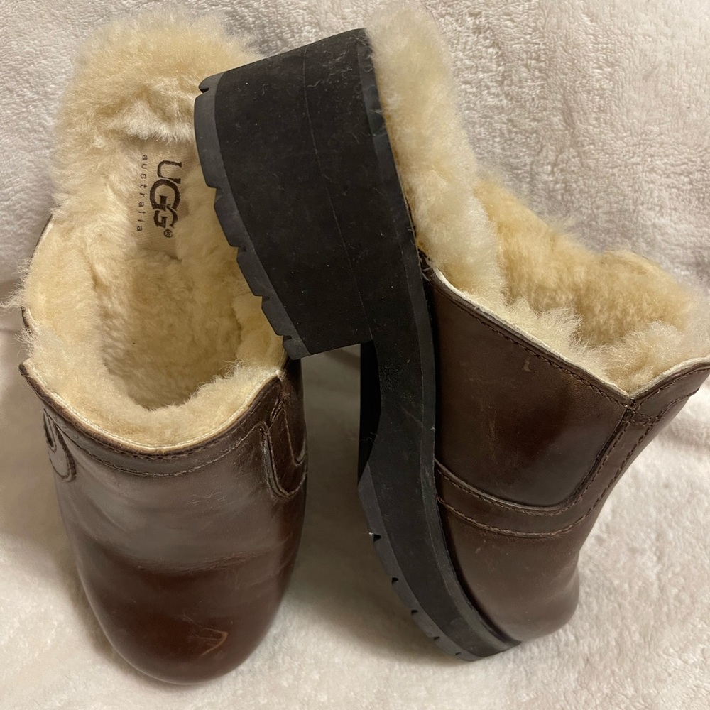 Women UGG leather mules size 5